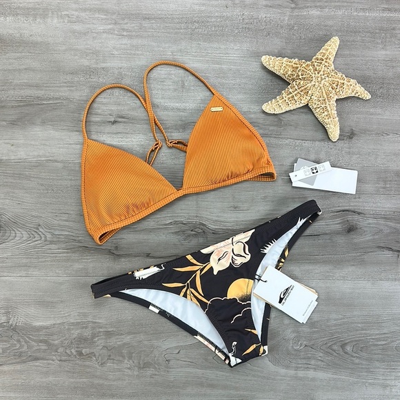 ROXY MIND OF FREEDOM FIXED TRI TOP CLASSIC CHEEKY PANT BIKINI SET - Picture 2 of 13